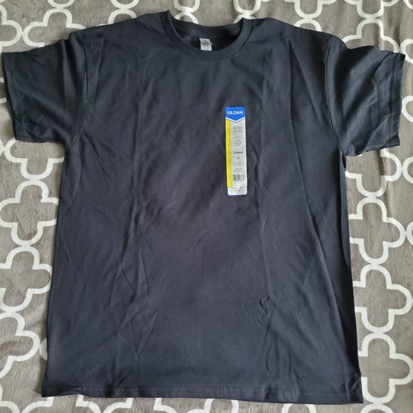 NWT 5 Adult Unisex Gildan Shirts - Picture 3 of 4